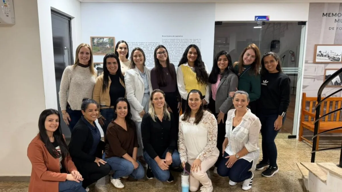 Coordenadoras pedagógicas participam de formação sobre patrimônio histórico de Foz