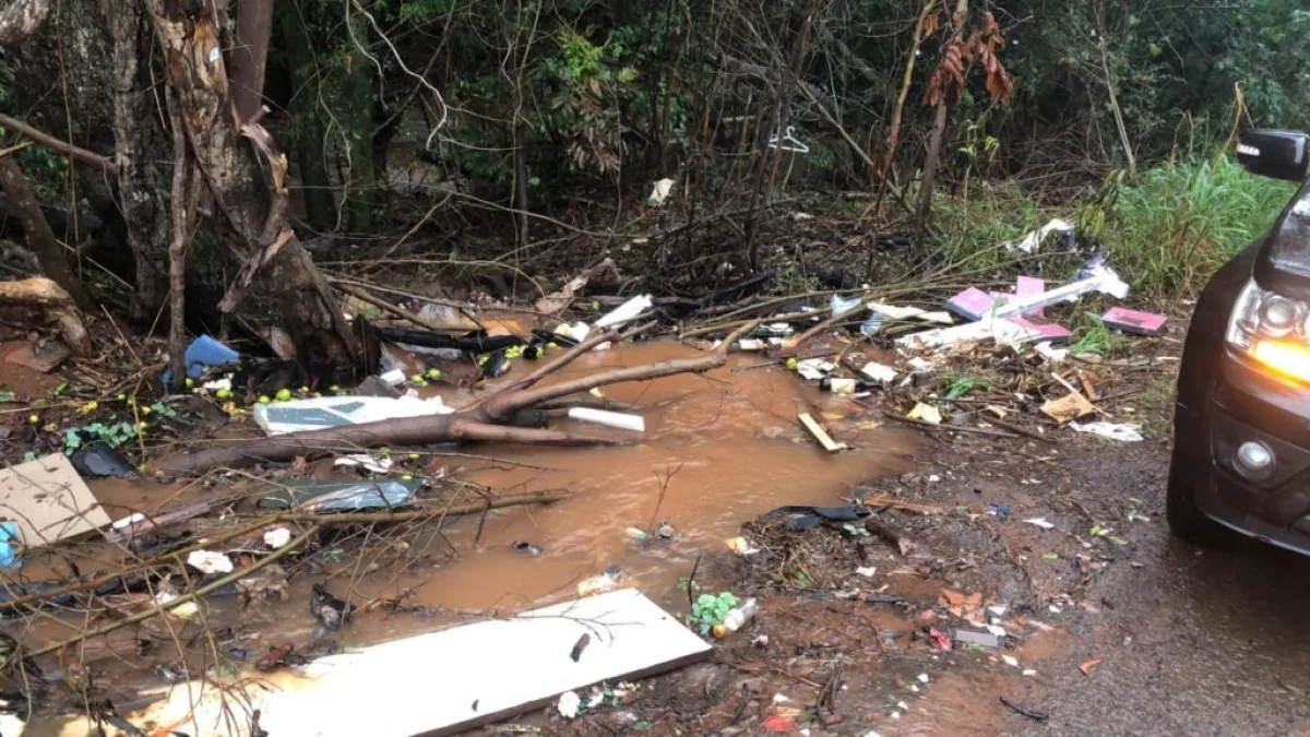 Prefeitura alerta que descarte irregular de lixo pode agravar alagamentos em Foz do Iguaçu