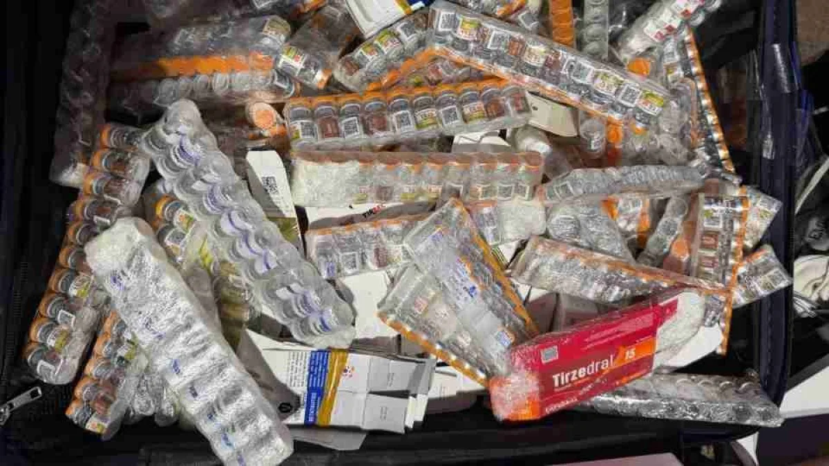 Receita Federal apreende cerca de 700 ampolas de medicamentos emagrecedores na BR-277