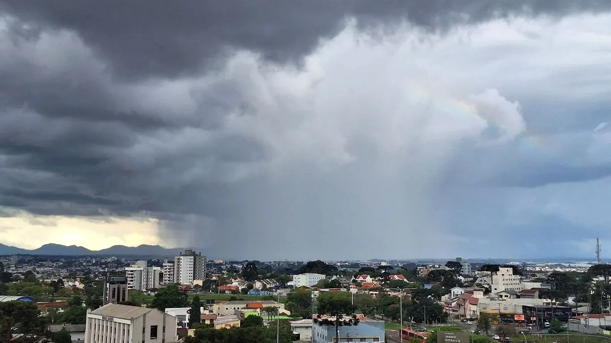 Foz do Iguaçu entra em alerta vermelho para tempestades neste sábado
