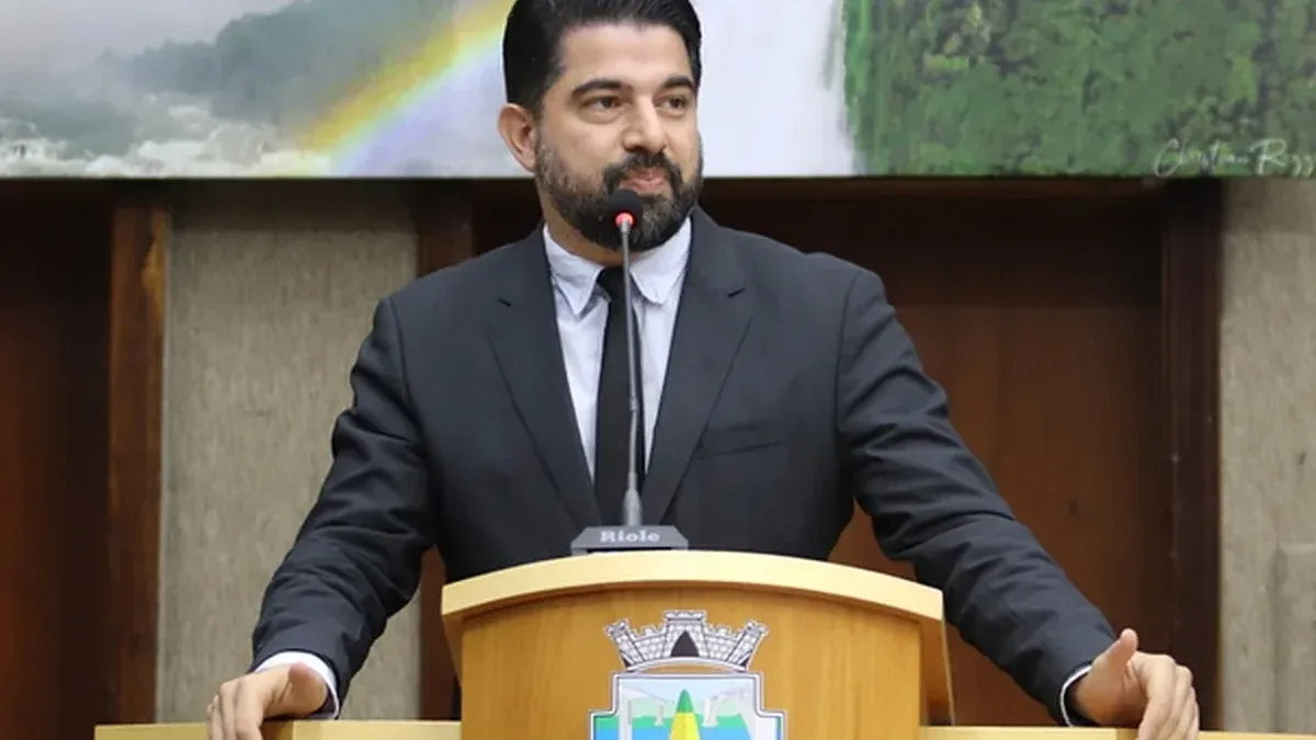 Câmara de Foz arquiva denúncia contra Adnan El Sayed após empate em 7 a 7