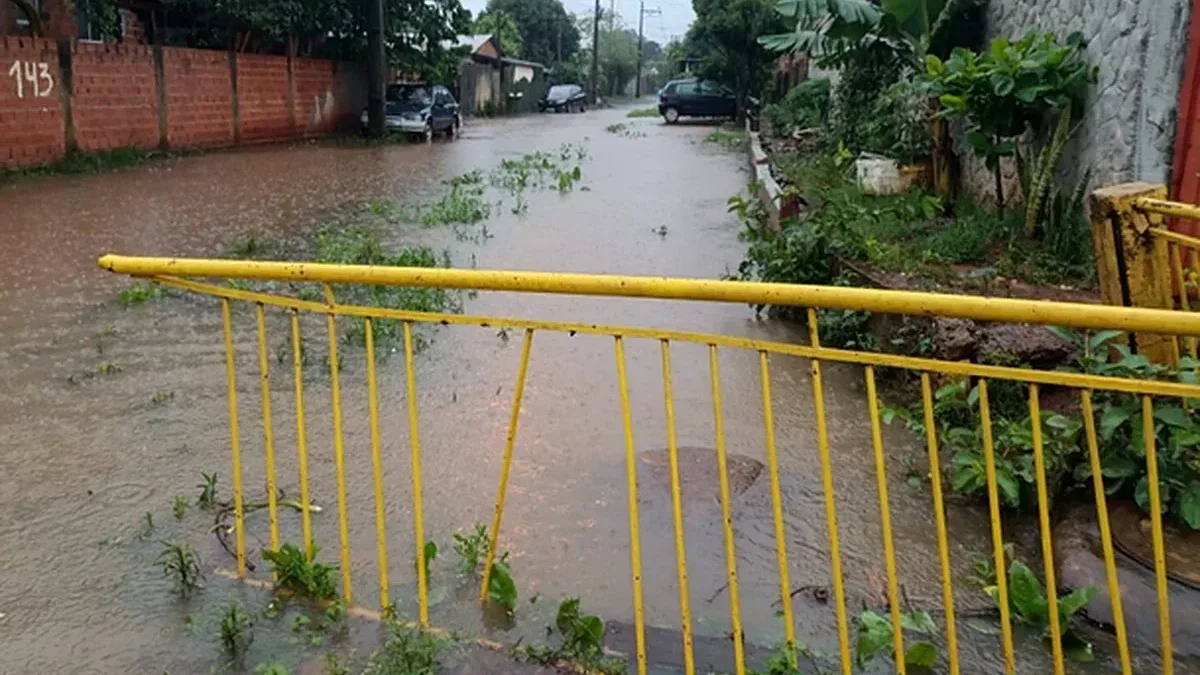 Chuvas deixam 16 pessoas em abrigos e outras 12 desalojadas em Foz do Iguaçu