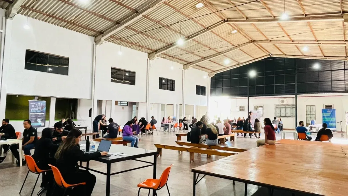 Mutirão de empregos no Jardim São Paulo reúne 11 empresas e atrai cerca de 160 candidatos em Foz