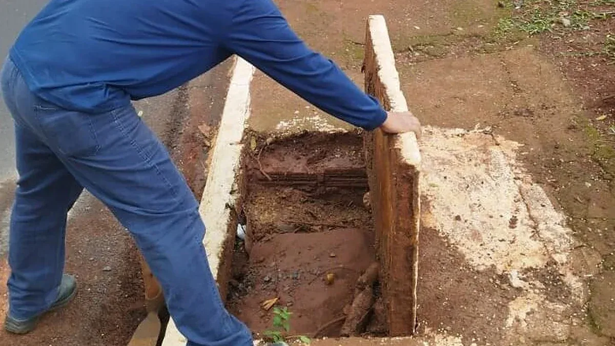 Prefeitura reforça limpeza da drenagem urbana para reduzir risco de alagamentos em Foz do Iguaçu