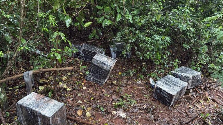 Mais de meia tonelada de maconha é apreendida perto da Ponte da Integração; dois paraguaios são presos