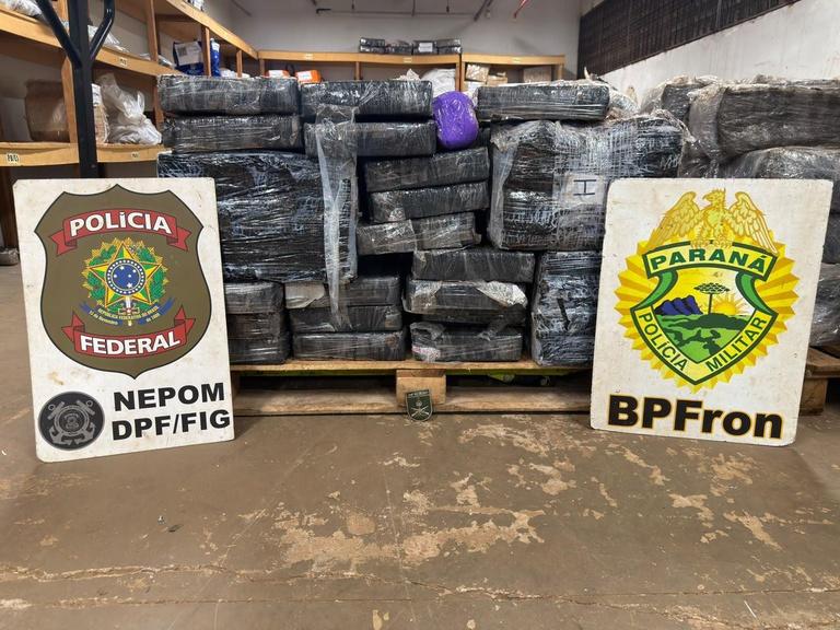 Mais de meia tonelada de maconha é apreendida perto da Ponte da Integração; dois paraguaios são presos
