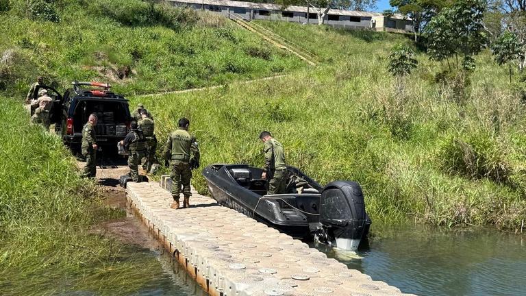 PF e PM apreendem 506 quilos de maconha após travessia pelo Rio Paraná em Foz