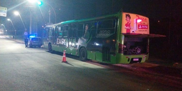 Ônibus da linha entre Foz e Puerto Iguazú pega fogo na Argentina; ninguém fica ferido
