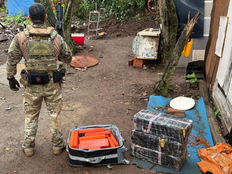 PF, PM e Exército apreendem 88,9 quilos de maconha após travessia pelo Rio Paraná em Foz