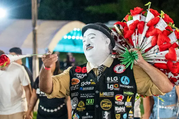 “Chaplin das Flores”, figura conhecida em eventos de Foz e região, morre aos 47 anos
