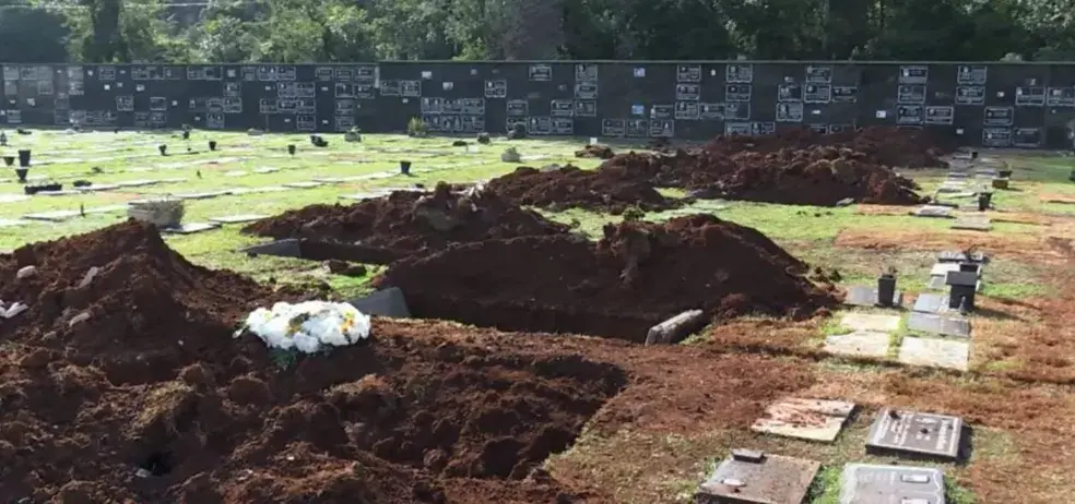 Corpo aguarda sepultamento há mais de um mês em Foz; Prefeitura promete abrir 165 vagas em cemitérios