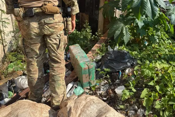 Homem foge pela mata e abandona quase 18 kg de maconha às margens do Rio Paraná, em Foz