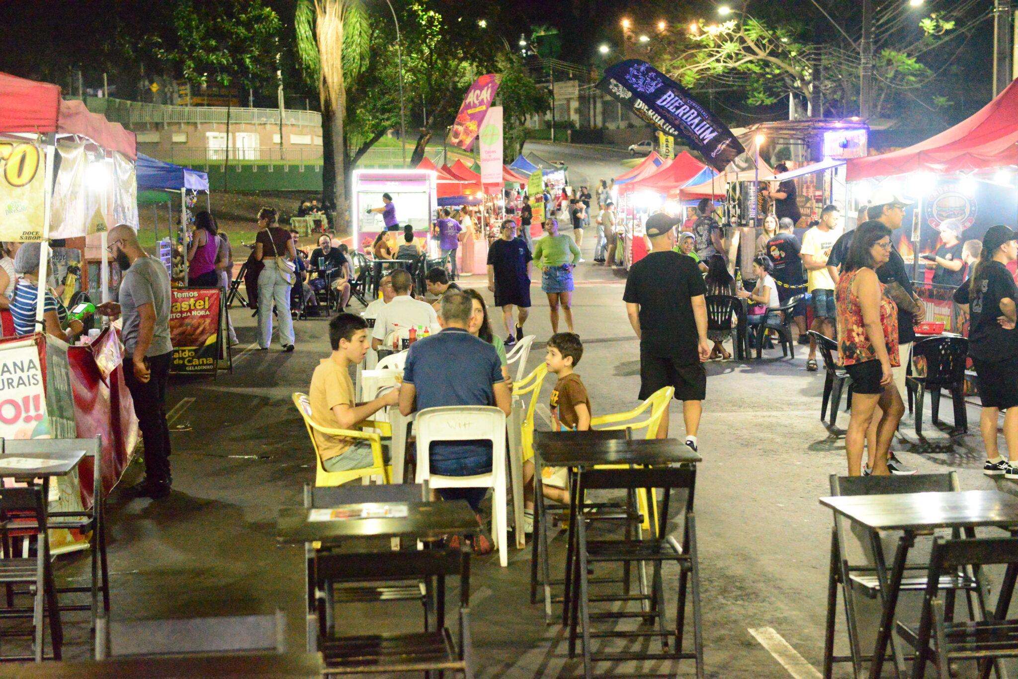 Feirinha da JK terá edição noturna com música, gastronomia e atrações gratuitas neste fim de semana