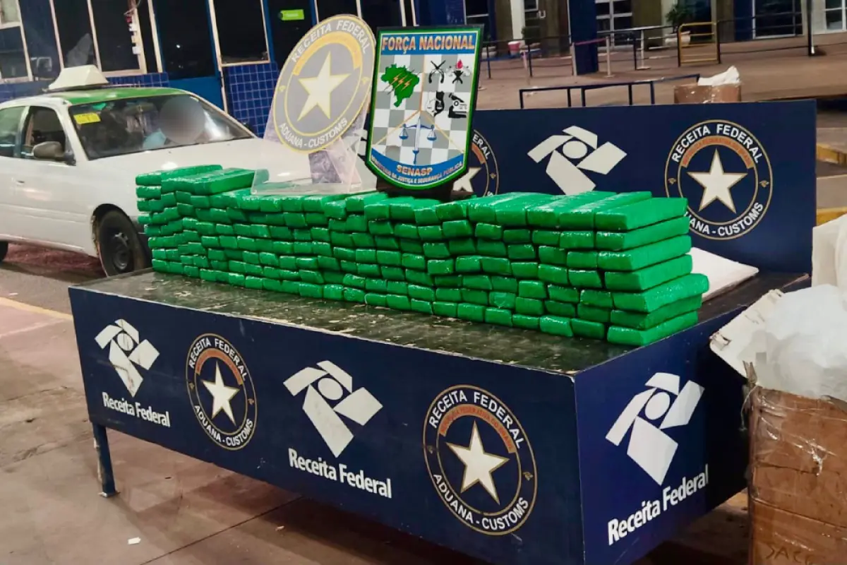 Motorista é preso com 106,9 kg de maconha escondidos em bancos e assoalho de carro