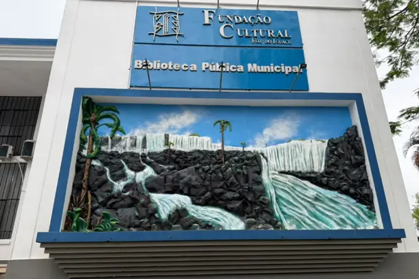 Mural das Cataratas começa a ser restaurado em Foz com participação de especialista de Ouro Preto