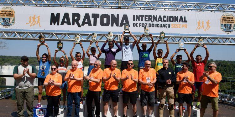 Maratona de Foz reúne mais de 5 mil participantes e bate recorde de público