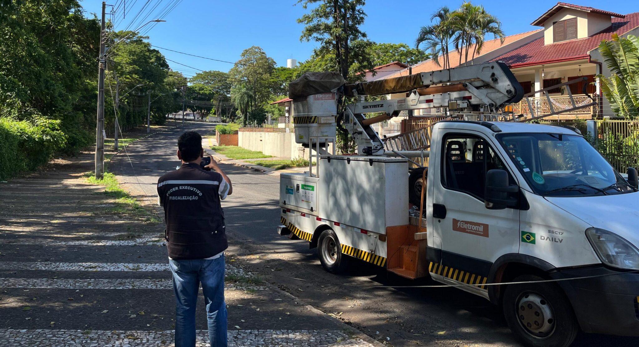 Cabos soltos começam a ser retirados de avenidas de Foz nesta terça-feira