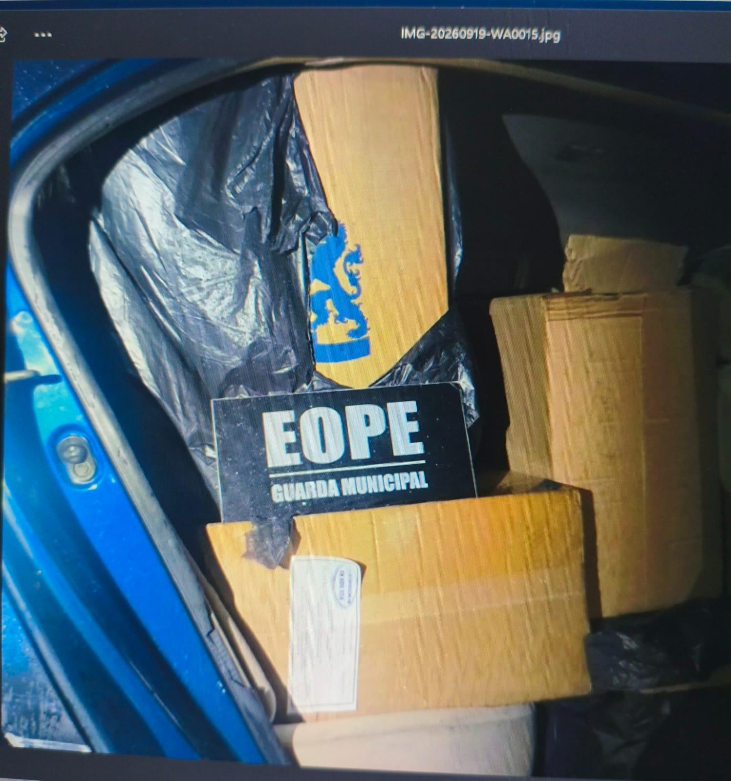 Guarda Municipal apreende 13 caixas de cigarros após perseguição por ruas de Foz do Iguaçu