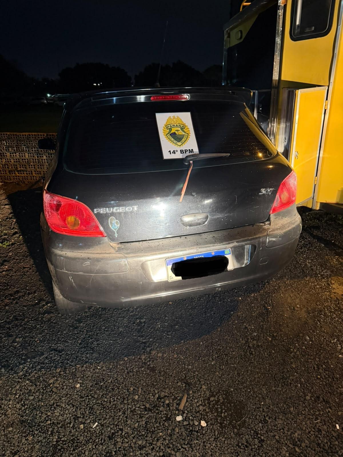 Peugeot é encontrado abandonado após roubo em Foz; carga teria sido levada em outro carro
