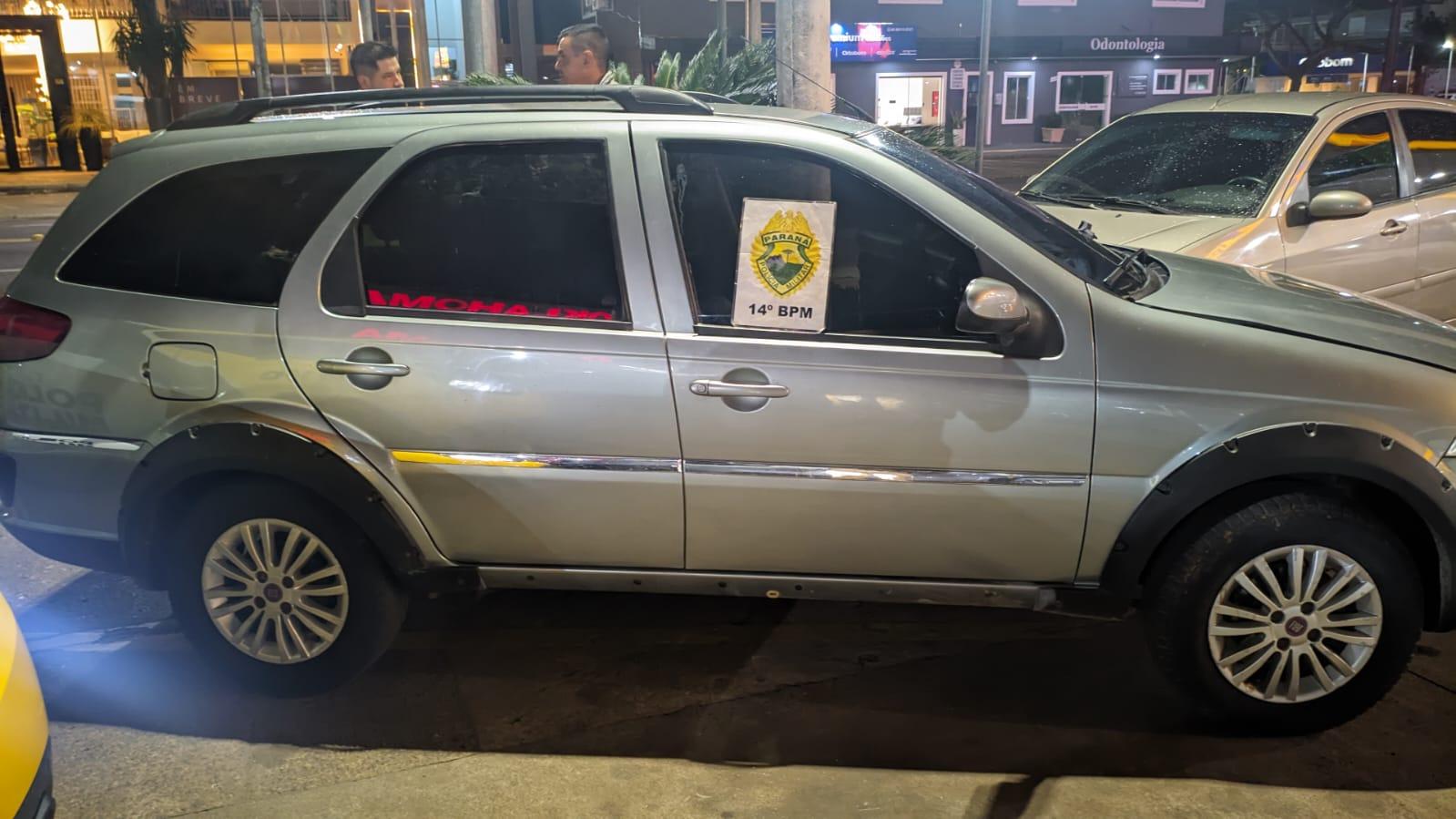 Fiat Palio com alerta de roubo é encontrado em posto de combustíveis no Monjolo