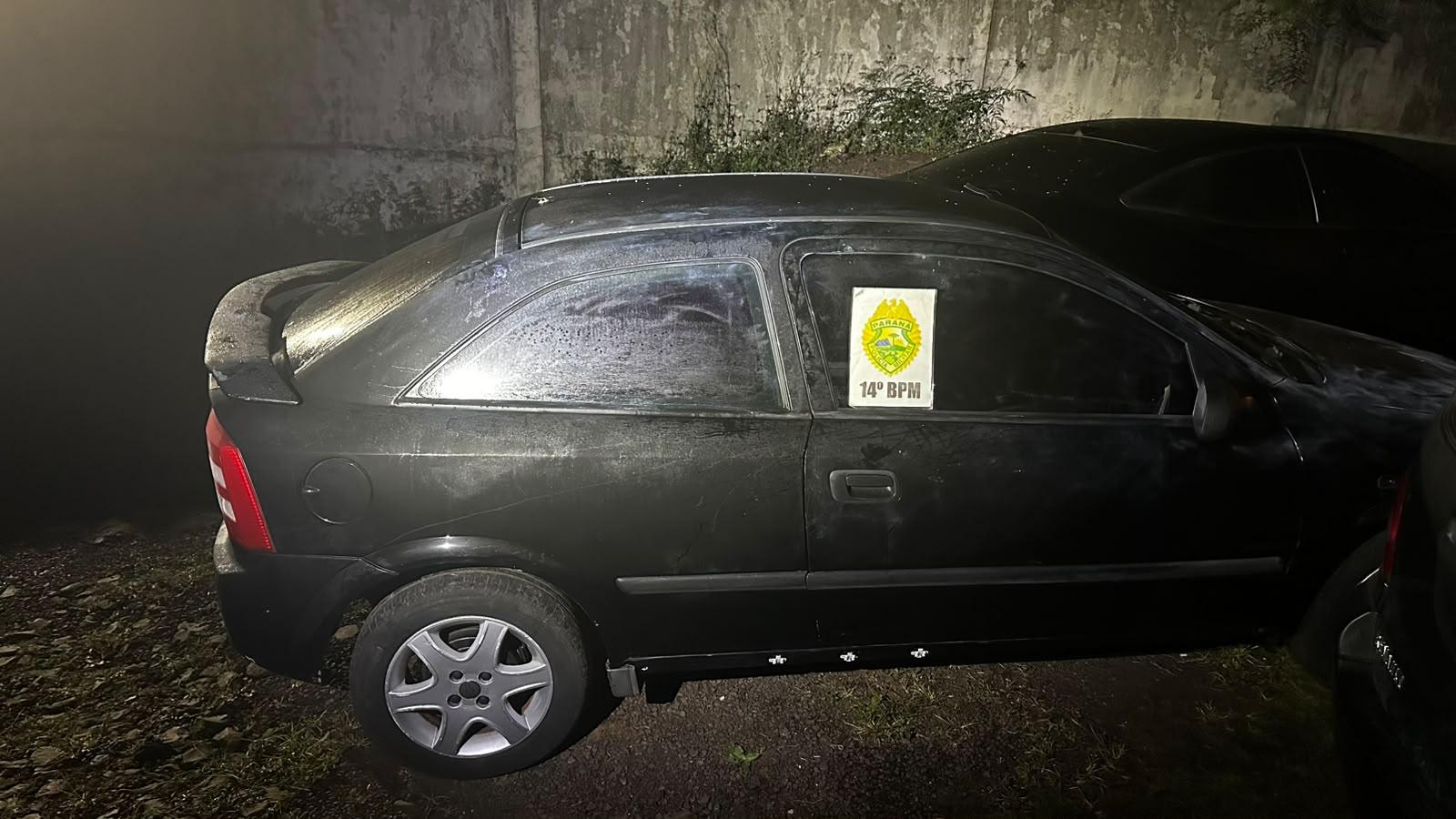 Suspeito foge pelos telhados após roubo a residência; PM apreende R$ 31 mil e dois carros em Foz