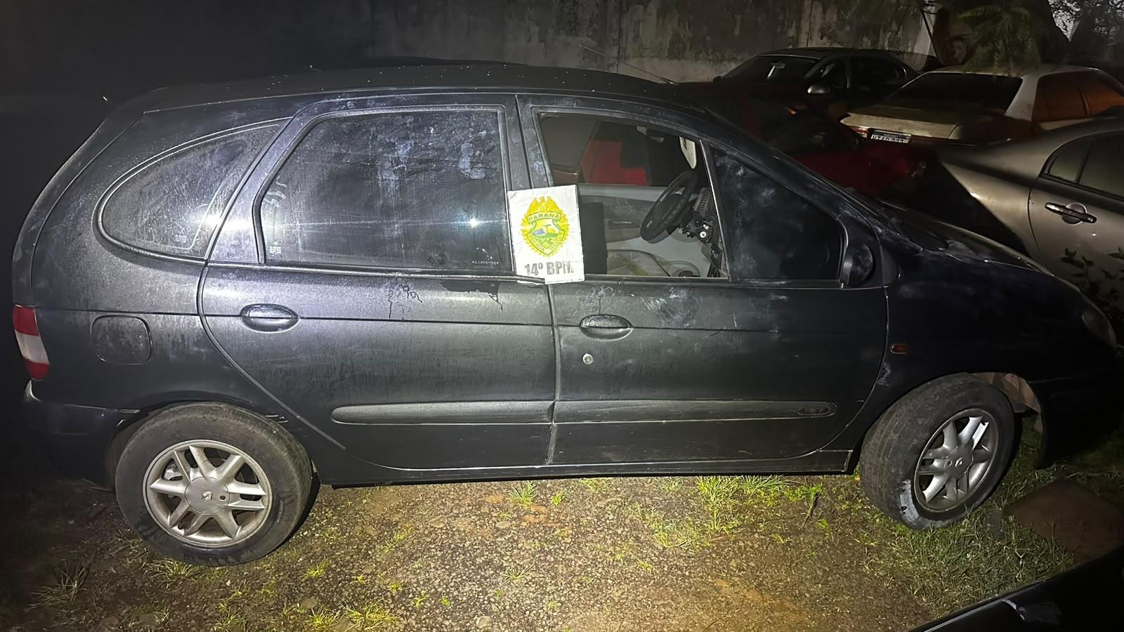 Suspeito foge pelos telhados após roubo a residência; PM apreende R$ 31 mil e dois carros em Foz