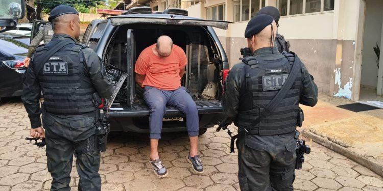 Homem é preso com revólver municiado após abordagem da Guarda Municipal em Foz do Iguaçu