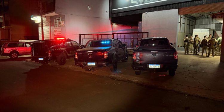 PF e PM apreendem quase 2,5 toneladas de maconha em depósito de Foz do Iguaçu