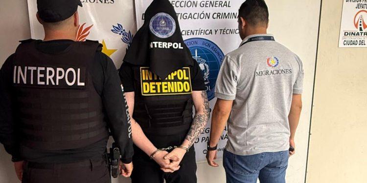 Brasileiro procurado pela Interpol é extraditado do Paraguai e entregue à PF em Foz do Iguaçu