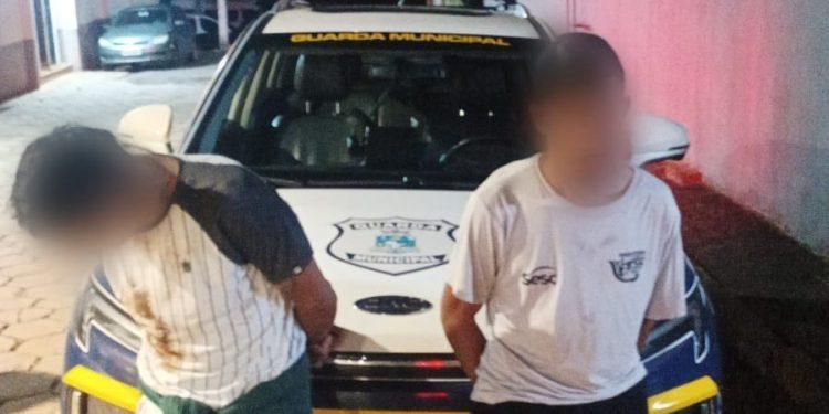 Dupla é detida após roubo com faca perto do TTU em Foz do Iguaçu