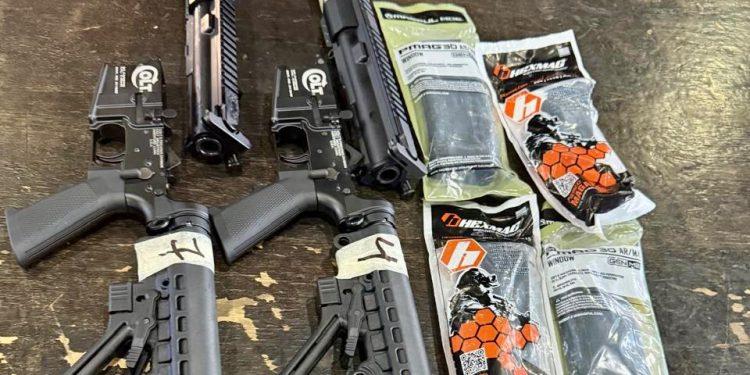 Receita encontra partes de armamento escondidas entre perfumes na Ponte da Amizade