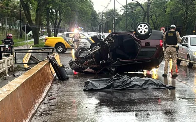 Grave acidente na Avenida Tancredo Neves deixa passageiro morto e motorista ferido em Foz