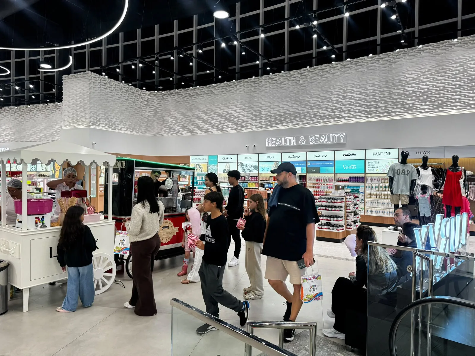 Outubro Rosa: Luryx promove ação com descontos, mimos e customização de produtos em Foz do Iguaçu